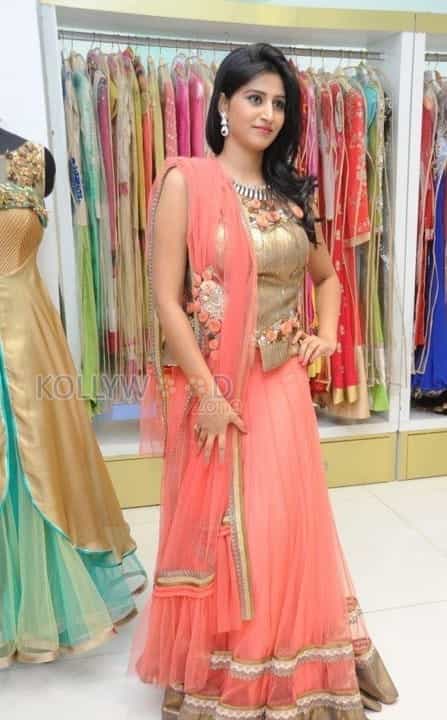Tollywood Actress Shamili Sexy Saree Photos