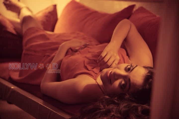 Ultaa Heroine Janani Iyer Photos