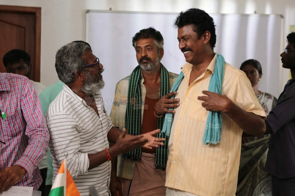 Vellai Yaanai Movie Photos