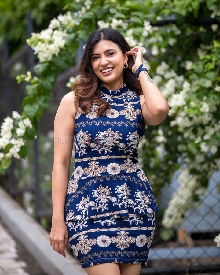Wolf Actress Anju Kurian in a Blue Floral Print Mini Dress Photos 01