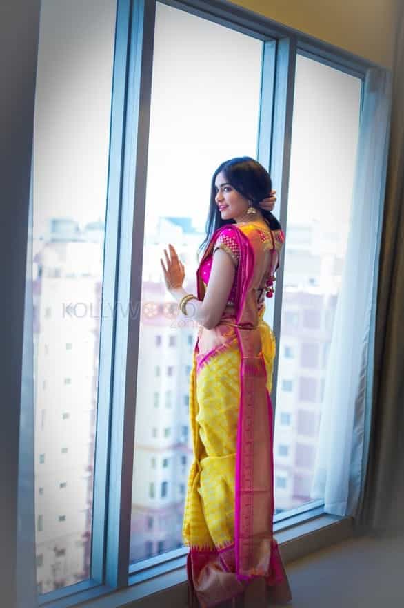 Actress Adah Sharma Saree Photoshoot Pictures