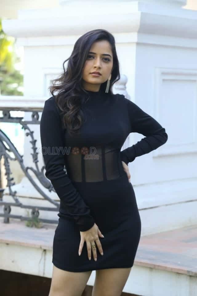 Actress Ashika Ranganath Sexy Photoshoot Pictures 27