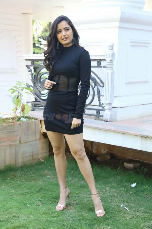 Actress Ashika Ranganath Sexy Photoshoot Pictures 30