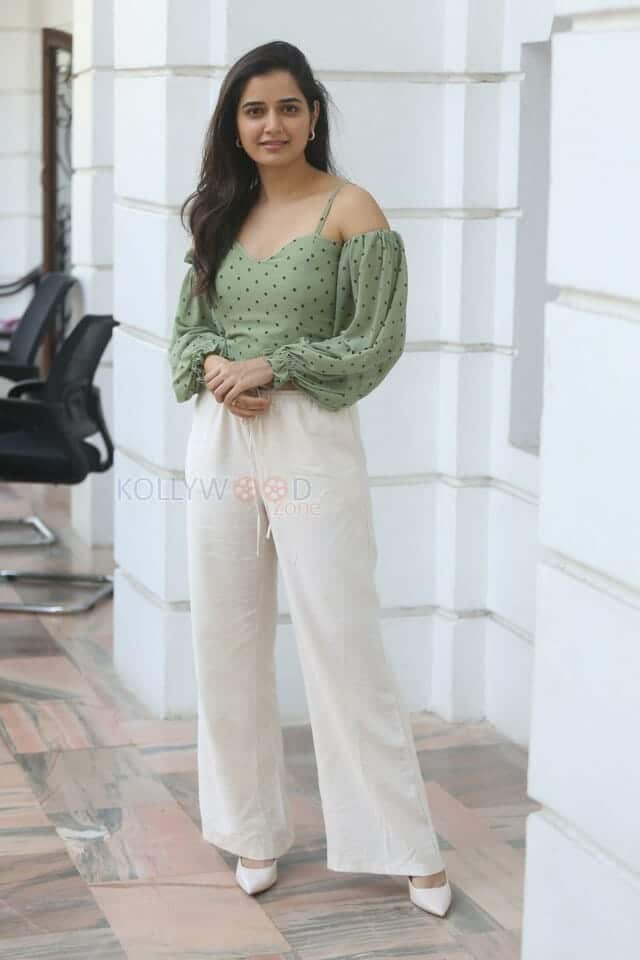 Actress Ashika Ranganath at Amigos Success Celebration Pictures 03