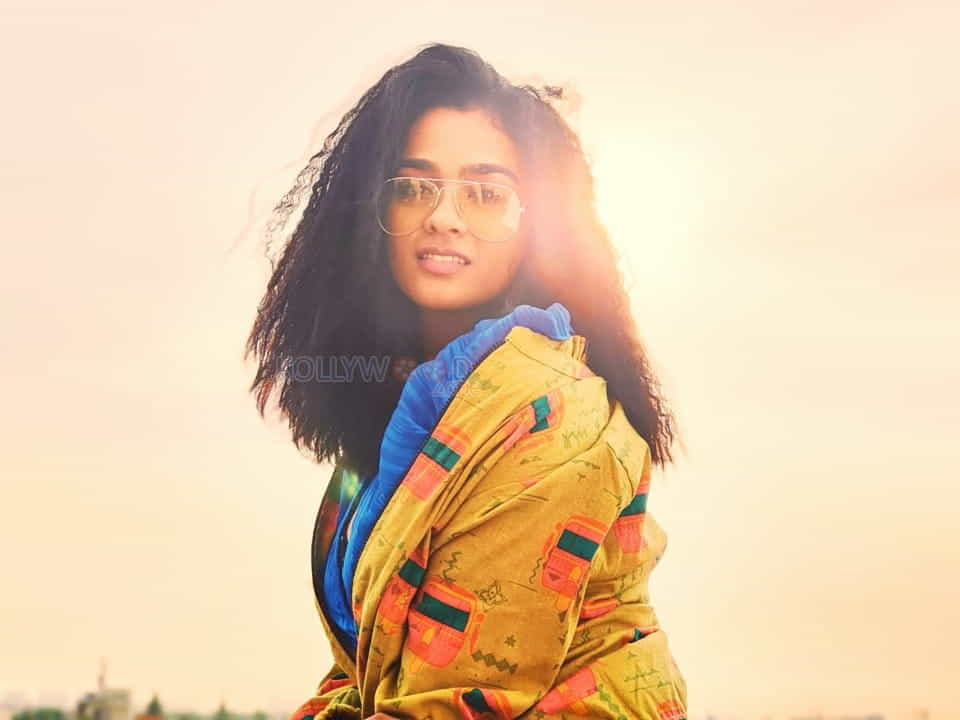 Actress Gayathrie Photoshoot Stills