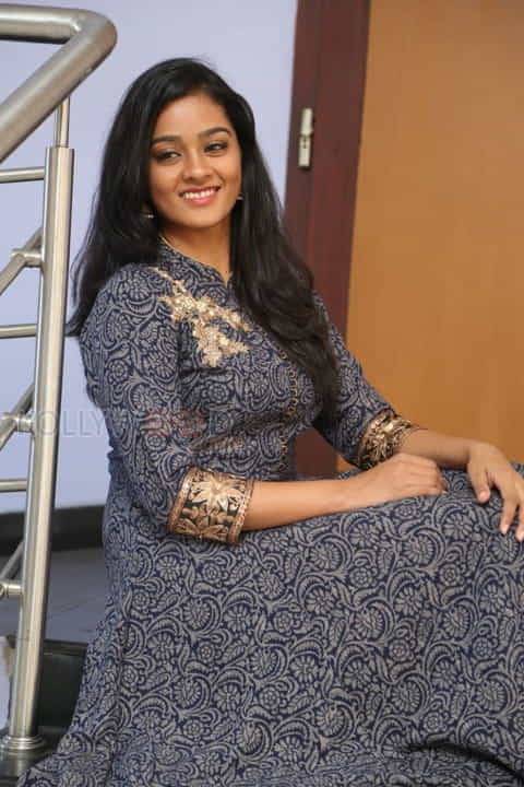 Actress Gayathrie Shankar Photos