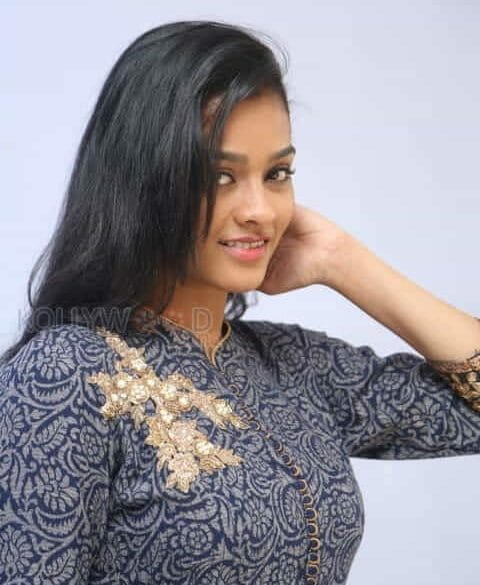 Director Seenu Ramasamy Heaps Praise on Gayathrie Shankar!