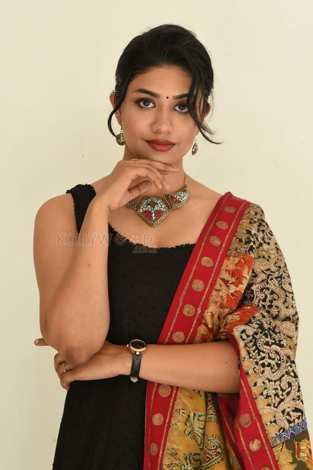 Actress Malavika Satheesan at Bommala Koluvu Movie Trailer Launch Pictures