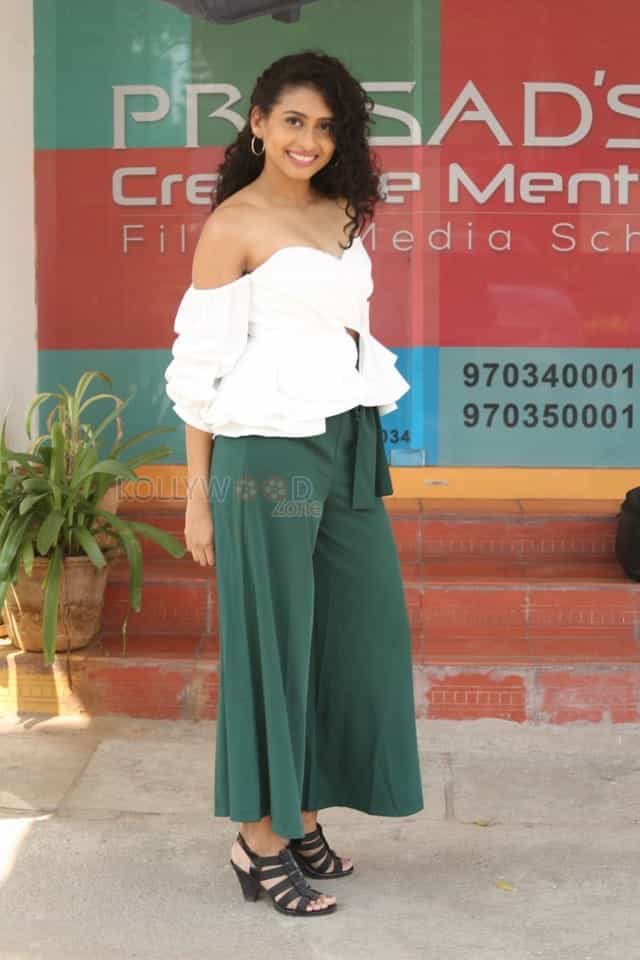 Actress Nithya Naresh Speech At Operation Gold Fish Movie Teaser Launch Photos