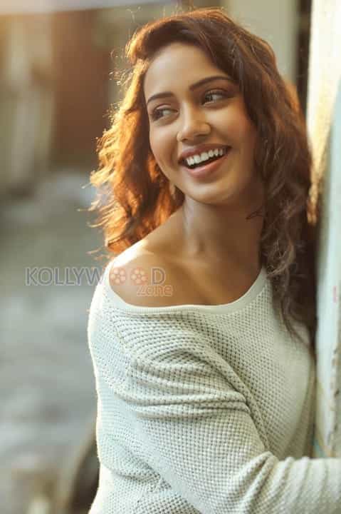 Actress Nivetha Pethuraj Photoshoot Pictures