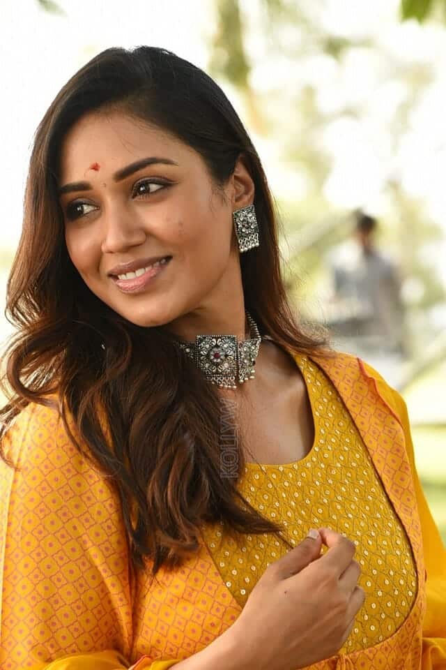 Actress Nivetha Pethuraj at Das Ka Dhamka Movie Opening Photos 22