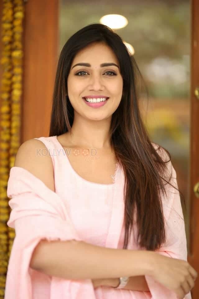 Actress Nivetha Pethuraj at Dhamki Interview Pictures 06