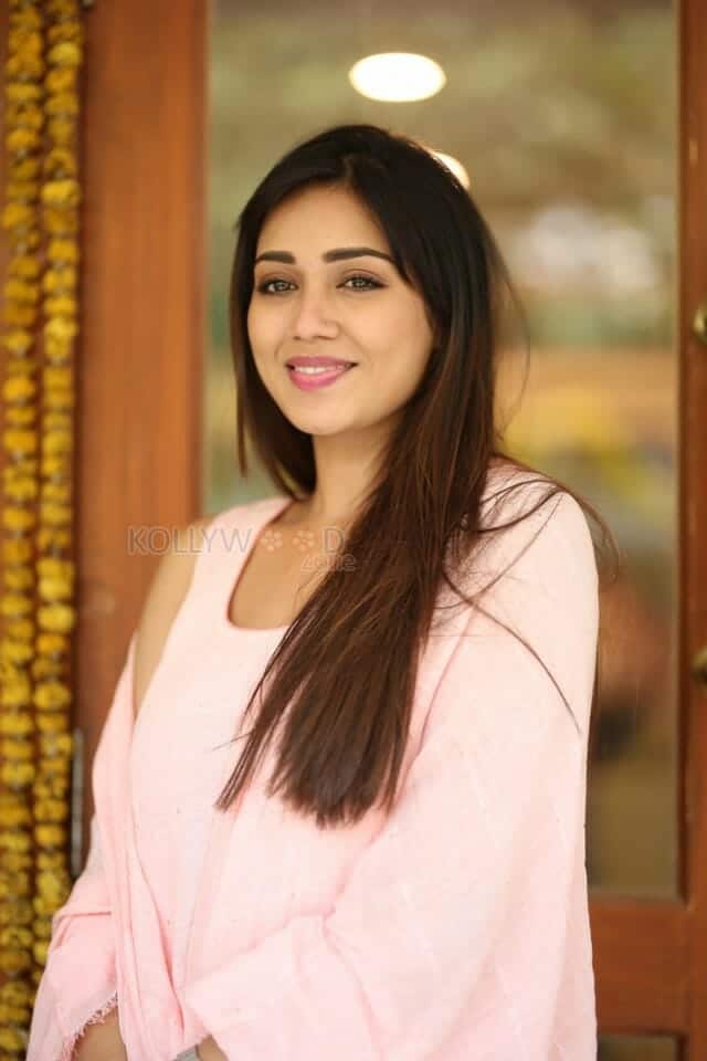 Actress Nivetha Pethuraj at Dhamki Interview Pictures 07