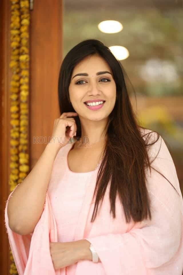 Actress Nivetha Pethuraj at Dhamki Interview Pictures 08