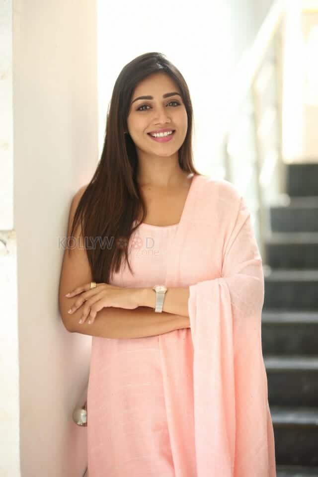 Actress Nivetha Pethuraj at Dhamki Interview Pictures 11