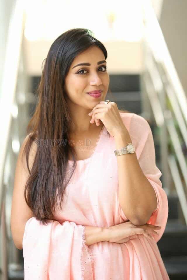 Actress Nivetha Pethuraj at Dhamki Interview Pictures 18