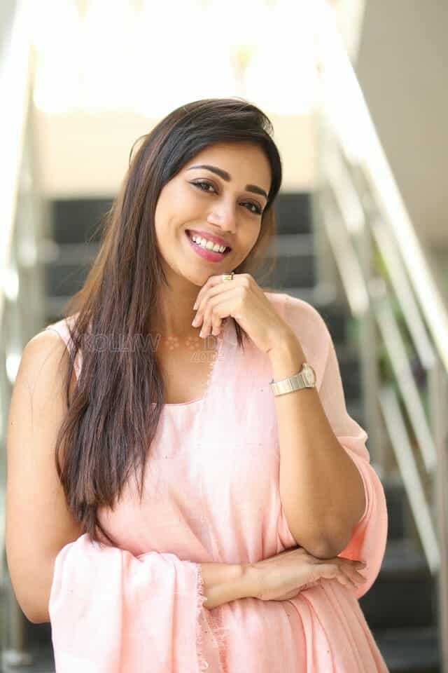 Actress Nivetha Pethuraj at Dhamki Interview Pictures 19