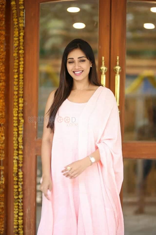 Actress Nivetha Pethuraj at Dhamki Interview Pictures 26