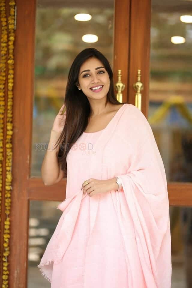 Actress Nivetha Pethuraj at Dhamki Interview Pictures 28