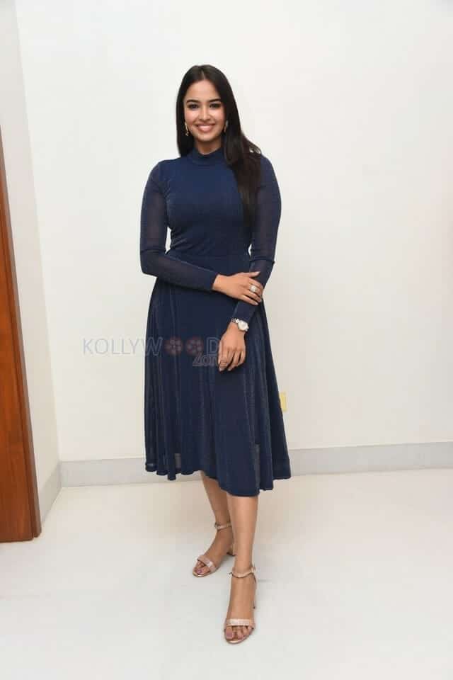 Actress Pujita Ponnada at an Event Pictures 06