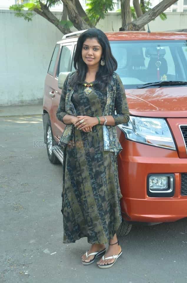 Actress Riythvika At Onnaigal Jaakiradhai Movie Press Meet Stills