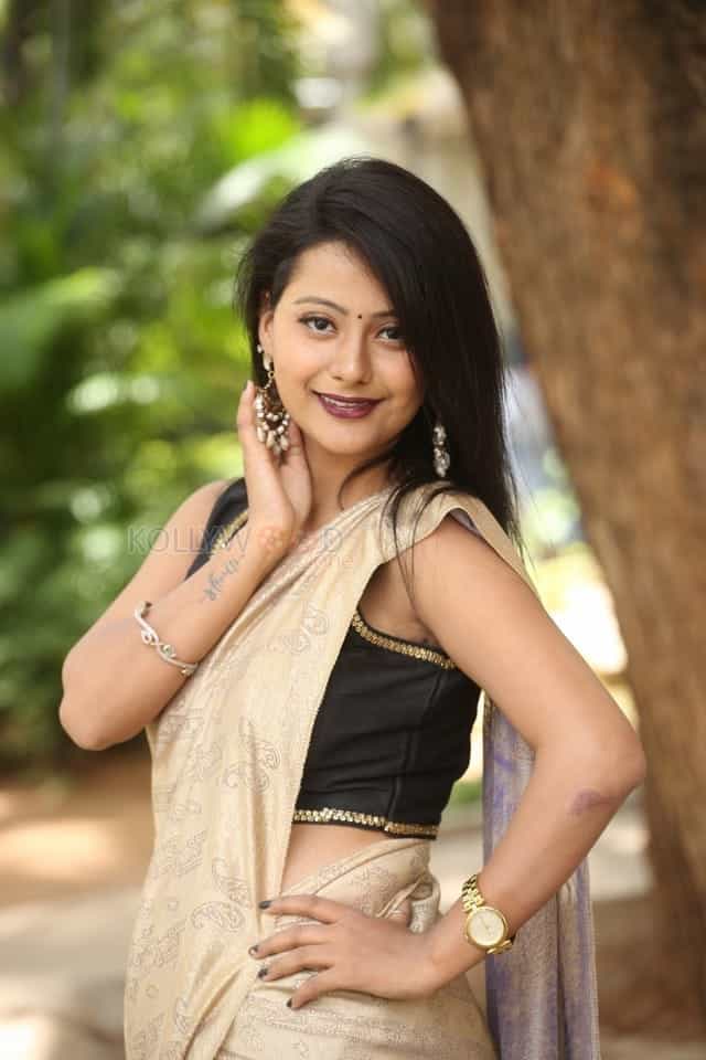 Actress Shubhangi Pant At Neekosam Trailer Launch Photos