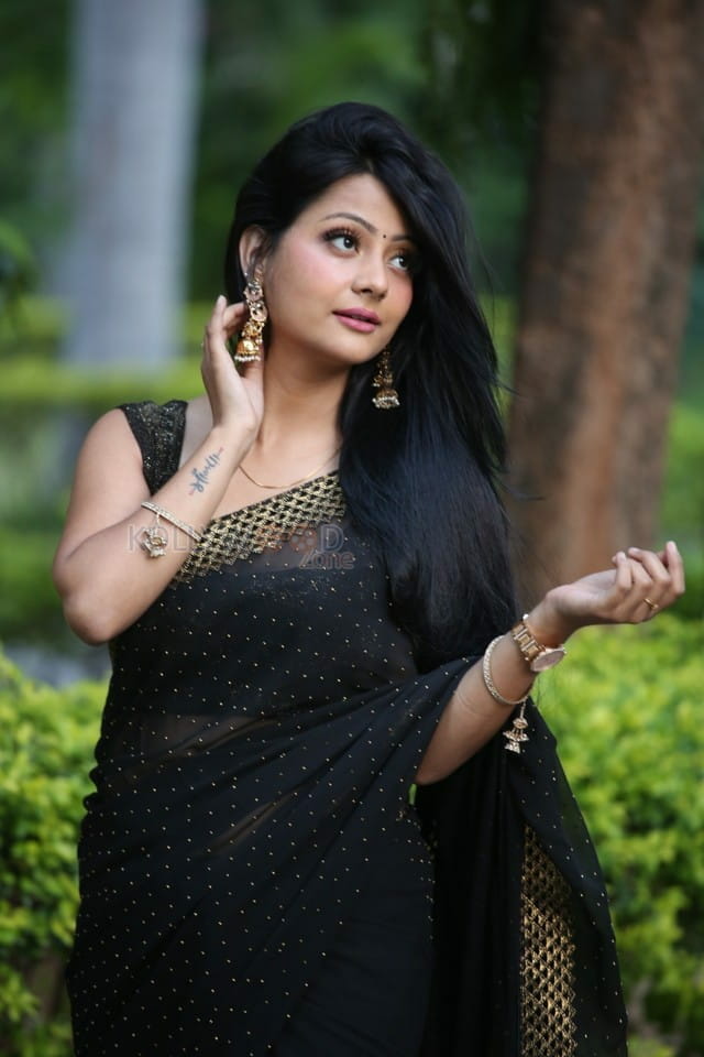 Actress Shubhangi Pant at Rave Naa Cheliya Trailer Launch Pictures