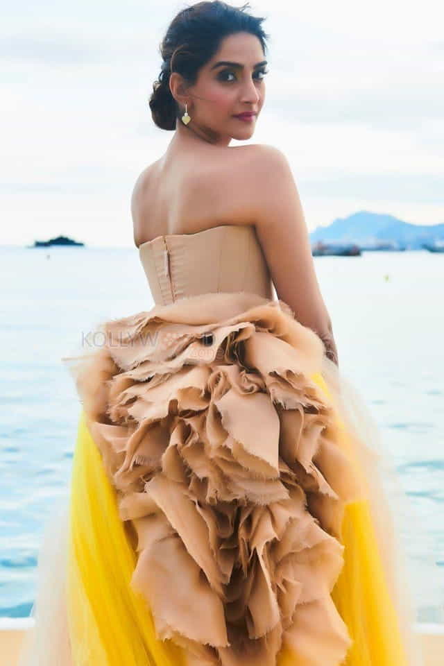 Actress Sonam Kapoor Latest Photoshoot Pictures