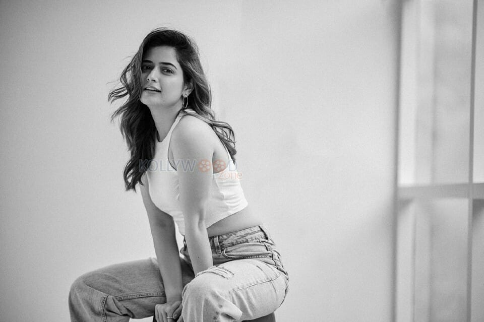 Beautiful Ashika Ranganath in a White Crop Top Black and White Photos 05