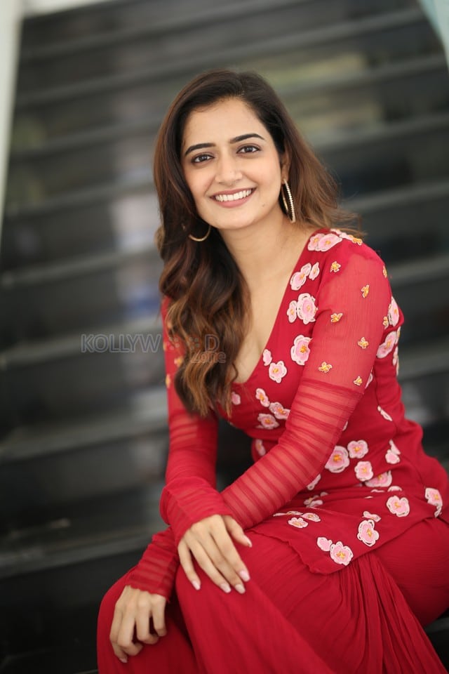 Beautiful Heroine Ashika Ranganath at Naa Saami Ranga Interview Pictures 37