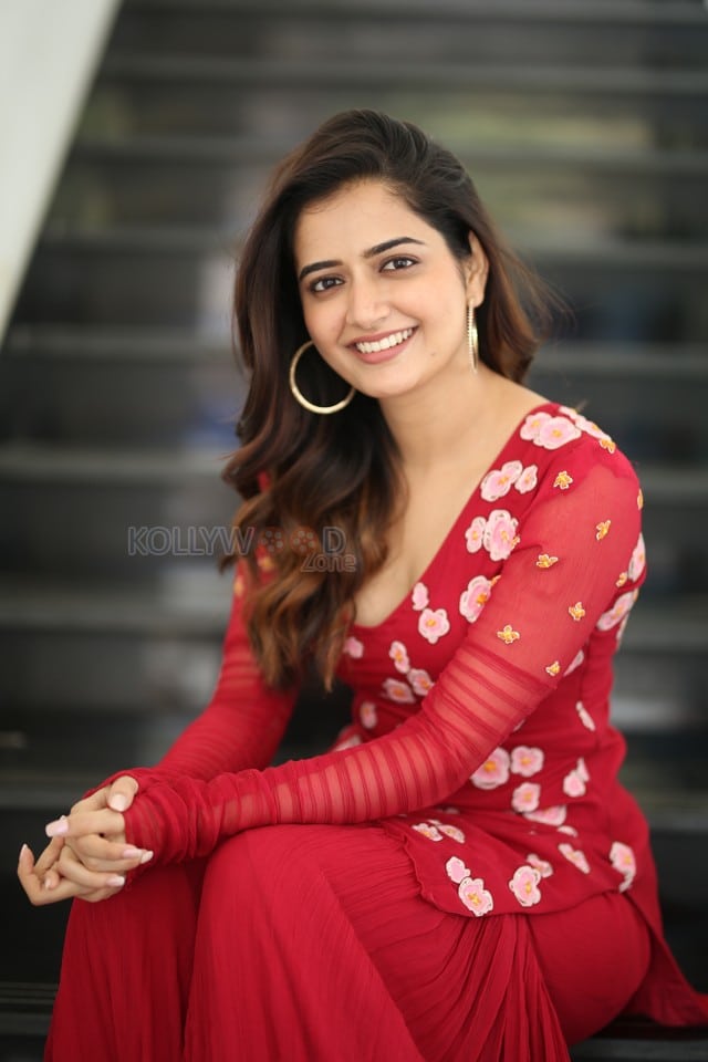 Beautiful Heroine Ashika Ranganath at Naa Saami Ranga Interview Pictures 41