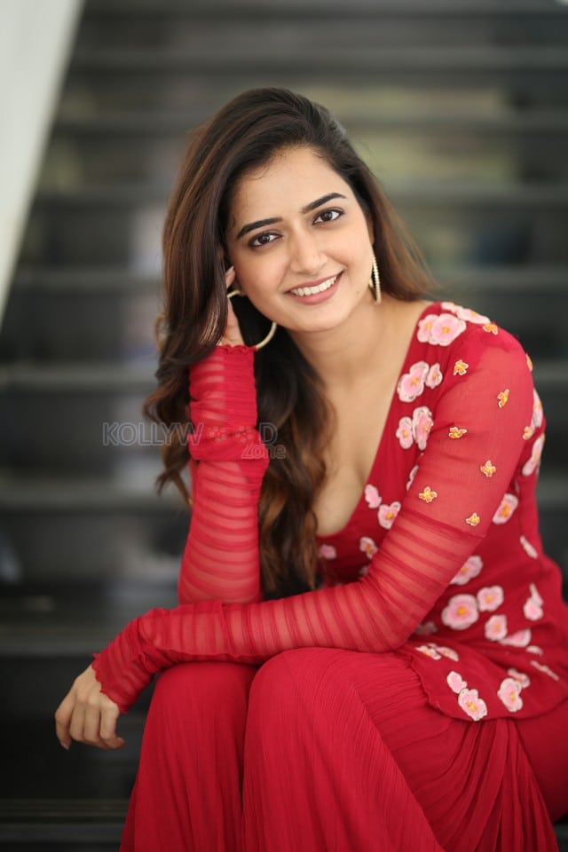 Beautiful Heroine Ashika Ranganath at Naa Saami Ranga Interview Pictures 42