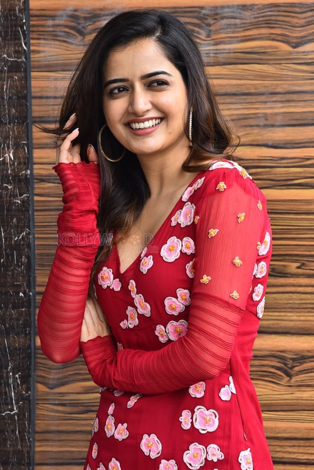 Beautiful Heroine Ashika Ranganath at Naa Saami Ranga Interview Pictures 51
