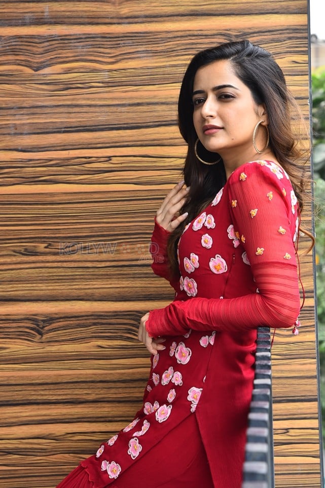 Beautiful Heroine Ashika Ranganath at Naa Saami Ranga Interview Pictures 54