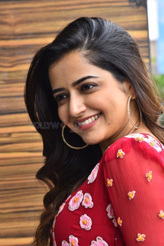 Beautiful Heroine Ashika Ranganath at Naa Saami Ranga Interview Pictures 55