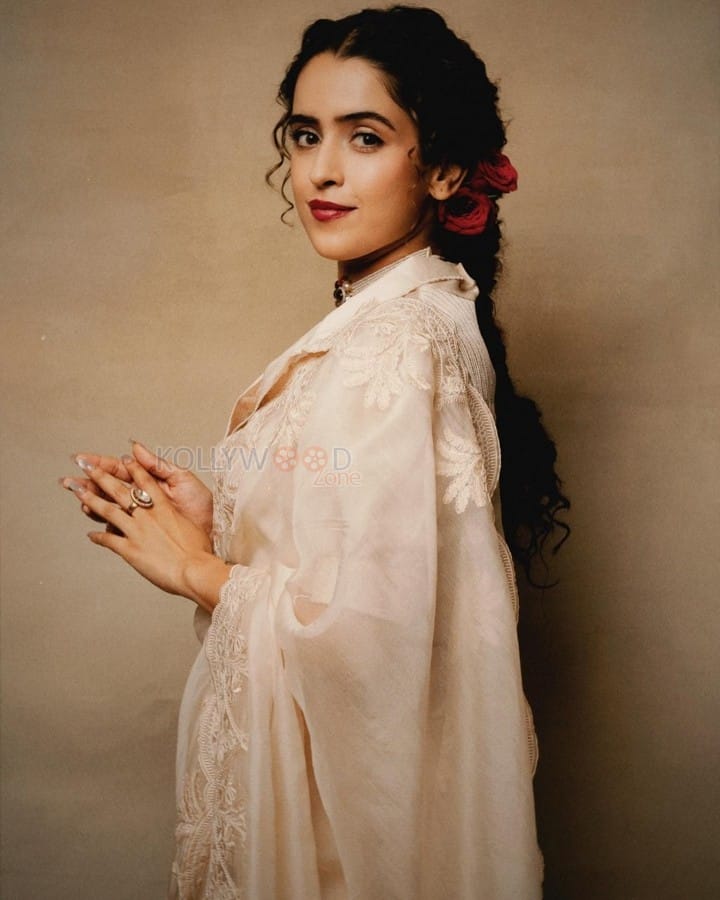 Beautiful Sanya Malhotra in a Simple Organza Saree Photos 02