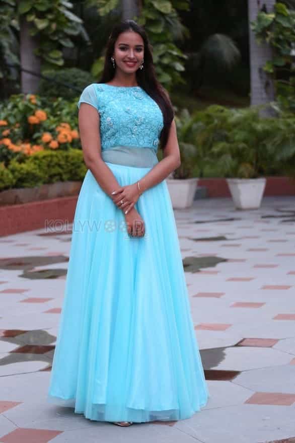Darsakudu Heroine Poojitha Pictures