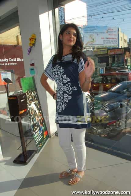 Deeksha Seth Pics