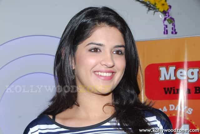 Deeksha Seth Pics