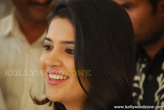 Deeksha Seth Pics