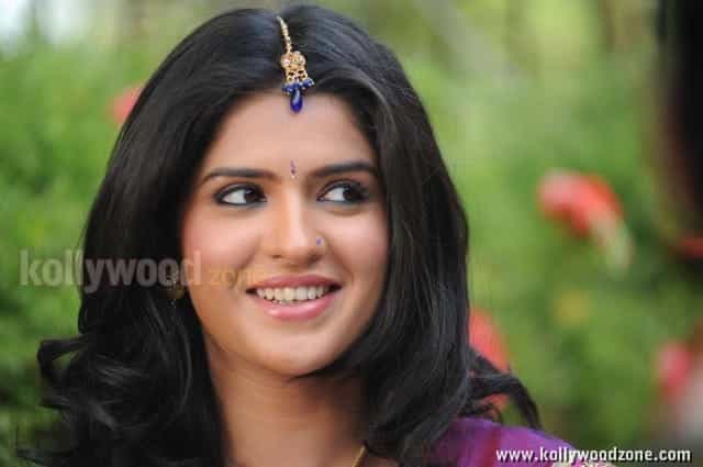 Deeksha Seth Rowdi Raja Movie Spicy Sexy Photos