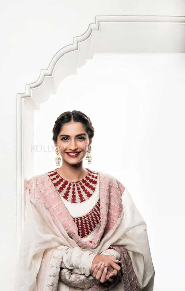 Enchanting Sonam Kapoor Photoshoot Stills 04