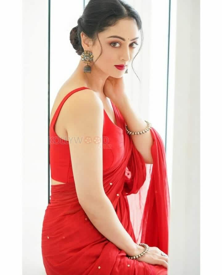 Firrkie Actress Sandeepa Dhar Sexy Photos 07