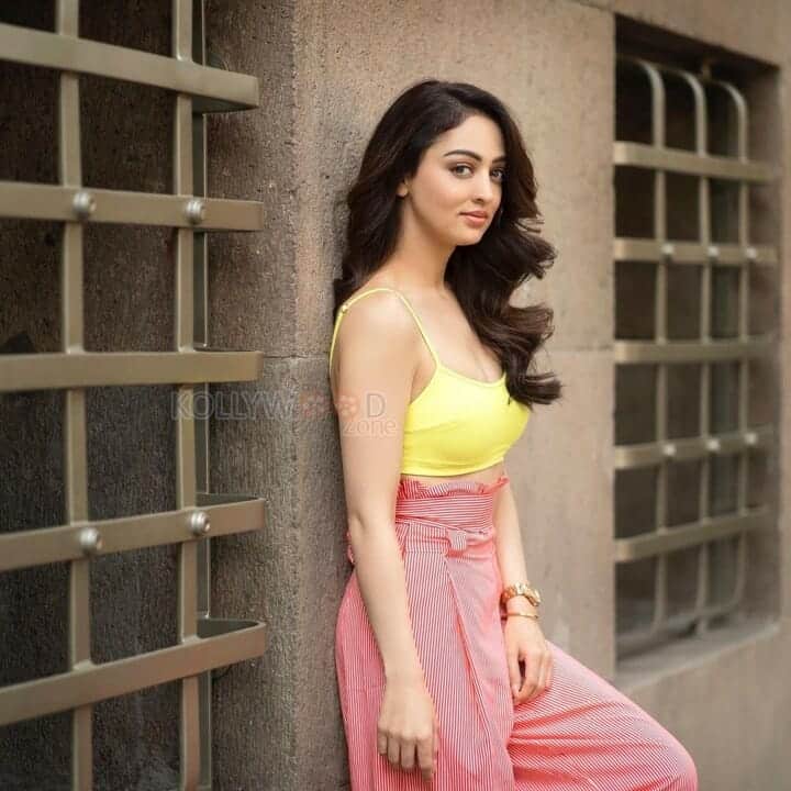 Firrkie Actress Sandeepa Dhar Sexy Photos 08