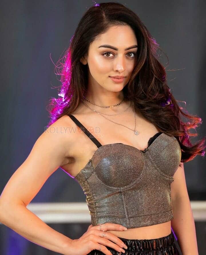 Firrkie Actress Sandeepa Dhar Sexy Photos 09