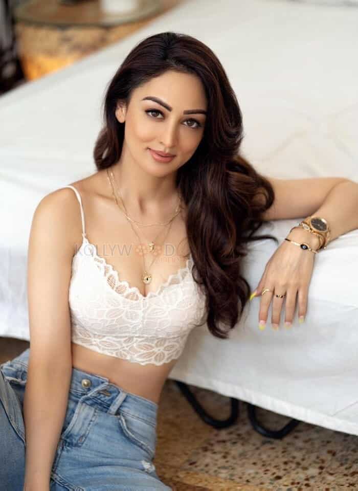 Firrkie Actress Sandeepa Dhar Sexy Photos 13