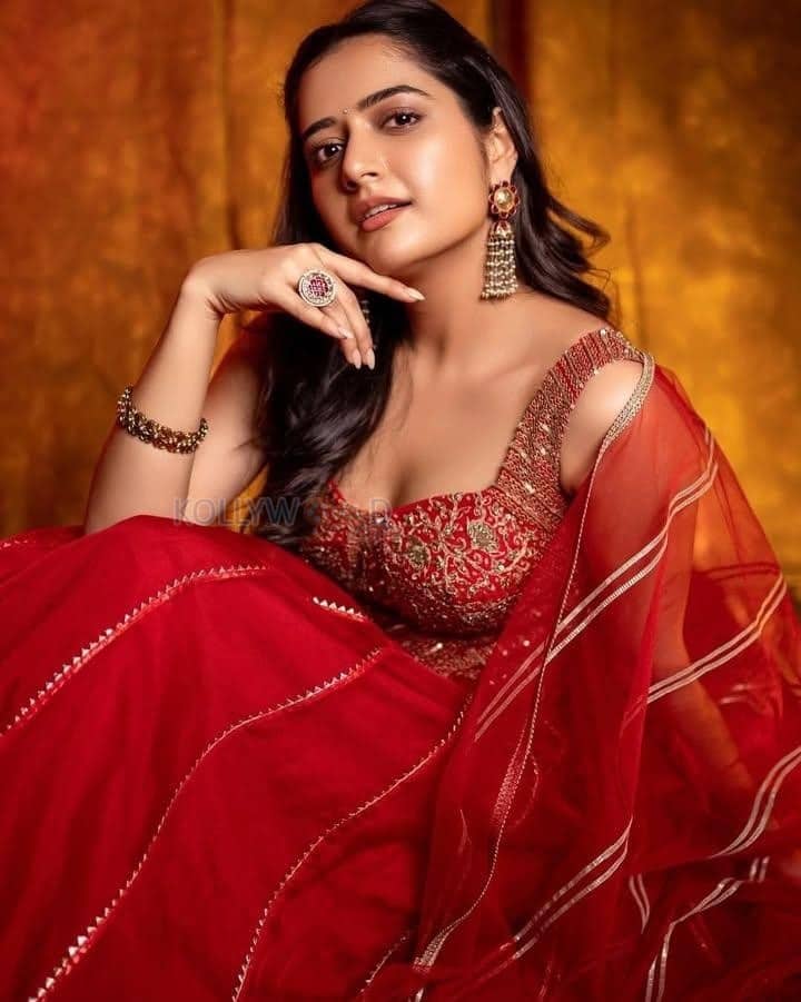 Gorgeous Ashika Ranganath in a Red Lehenga Pictures 01