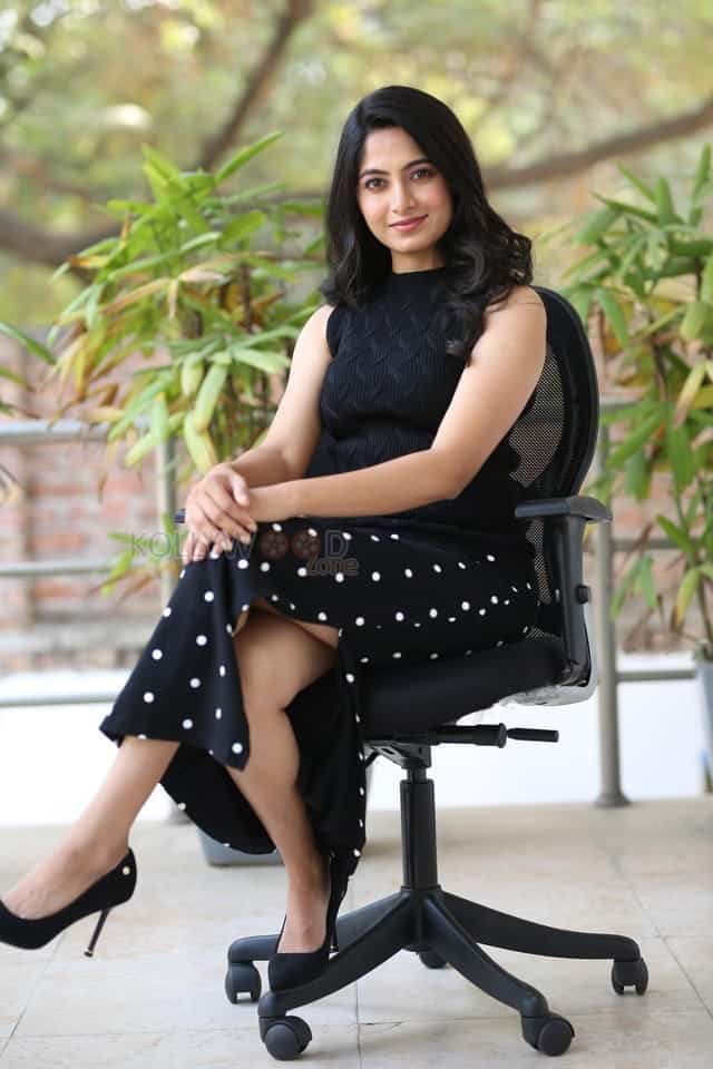 Heroine Kushee Ravi at Pindam Movie Interview Photos 55