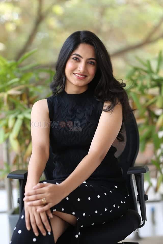 Heroine Kushee Ravi at Pindam Movie Interview Photos 60