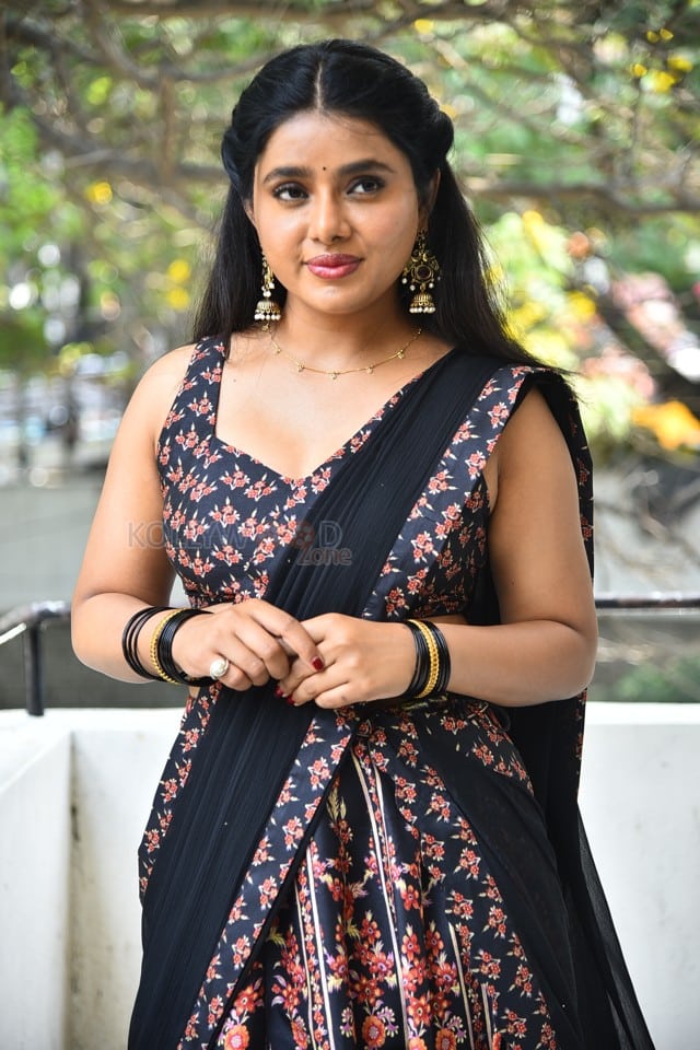 Heroine Sumaya Reddy at Dear Uma Movie Interview Pictures 05